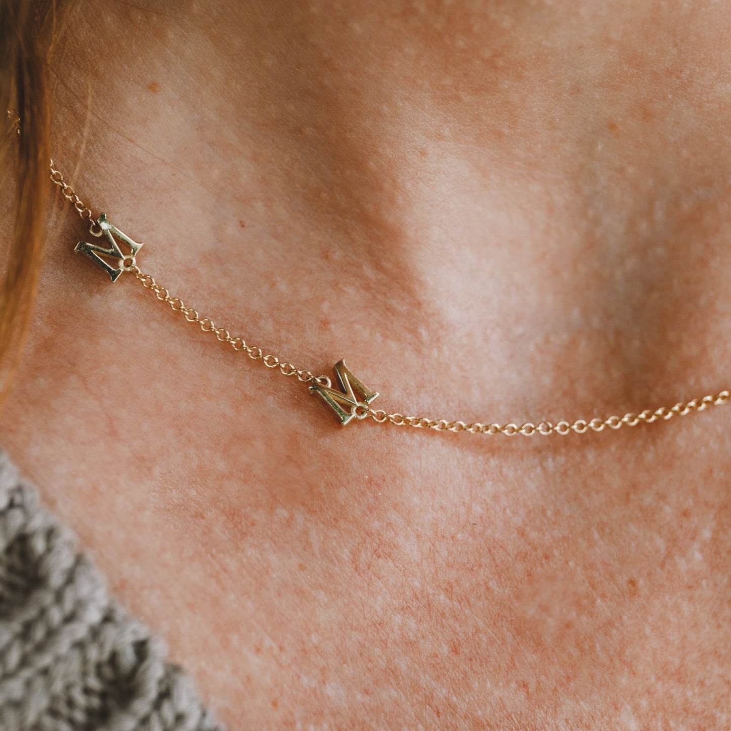 Personalized initial necklace 'M"
