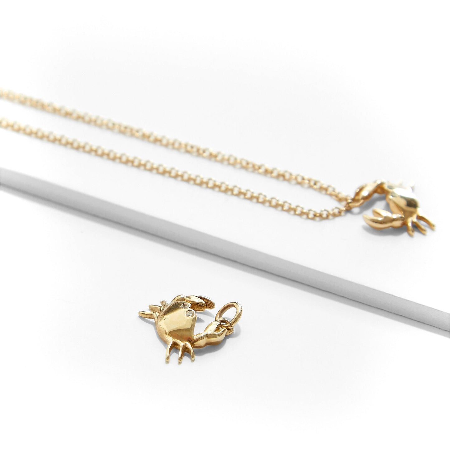 9ct Tiny Crab Necklace