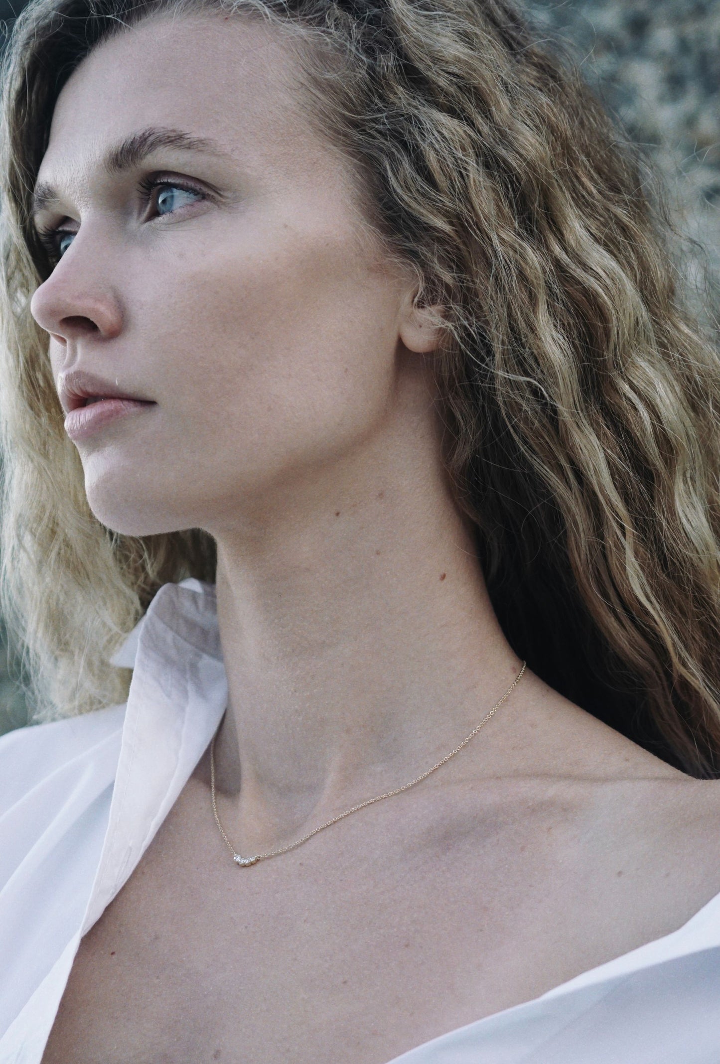 Four round brilliant diamonds and 9ct yellow gold necklace